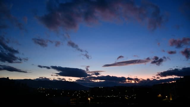 Twilight City Skyline, a Dark live wallpaper for Mac