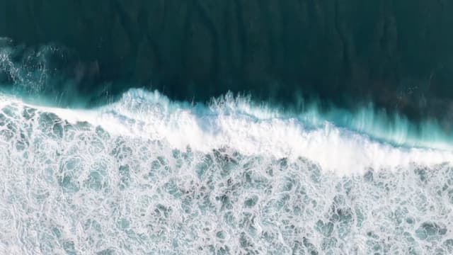 Aerial Ocean Waves, a Nature live wallpaper for Mac
