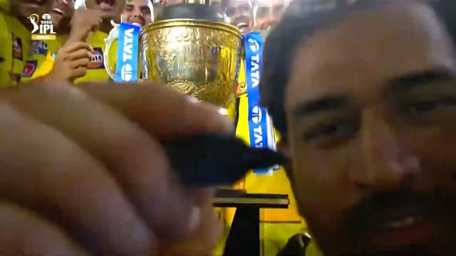 Dhoni Camera Signature, a Others live wallpaper for Mac