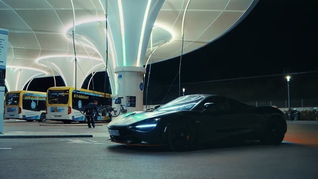 McLaren P1 Gas Station Night, a Cars live wallpaper for Mac